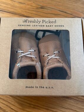 BNWT Freshly Picked Oxford baby shoes